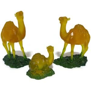 Camel Family Figurines Set of Three Pieces With Storage Box